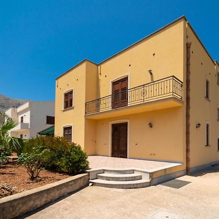 Perla Di Mare Appartamenti Castelluzzo Exterior photo