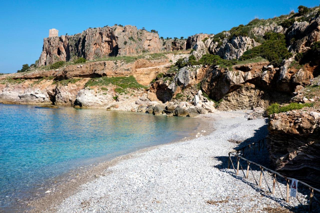 Perla Di Mare Appartamenti Castelluzzo Exterior photo