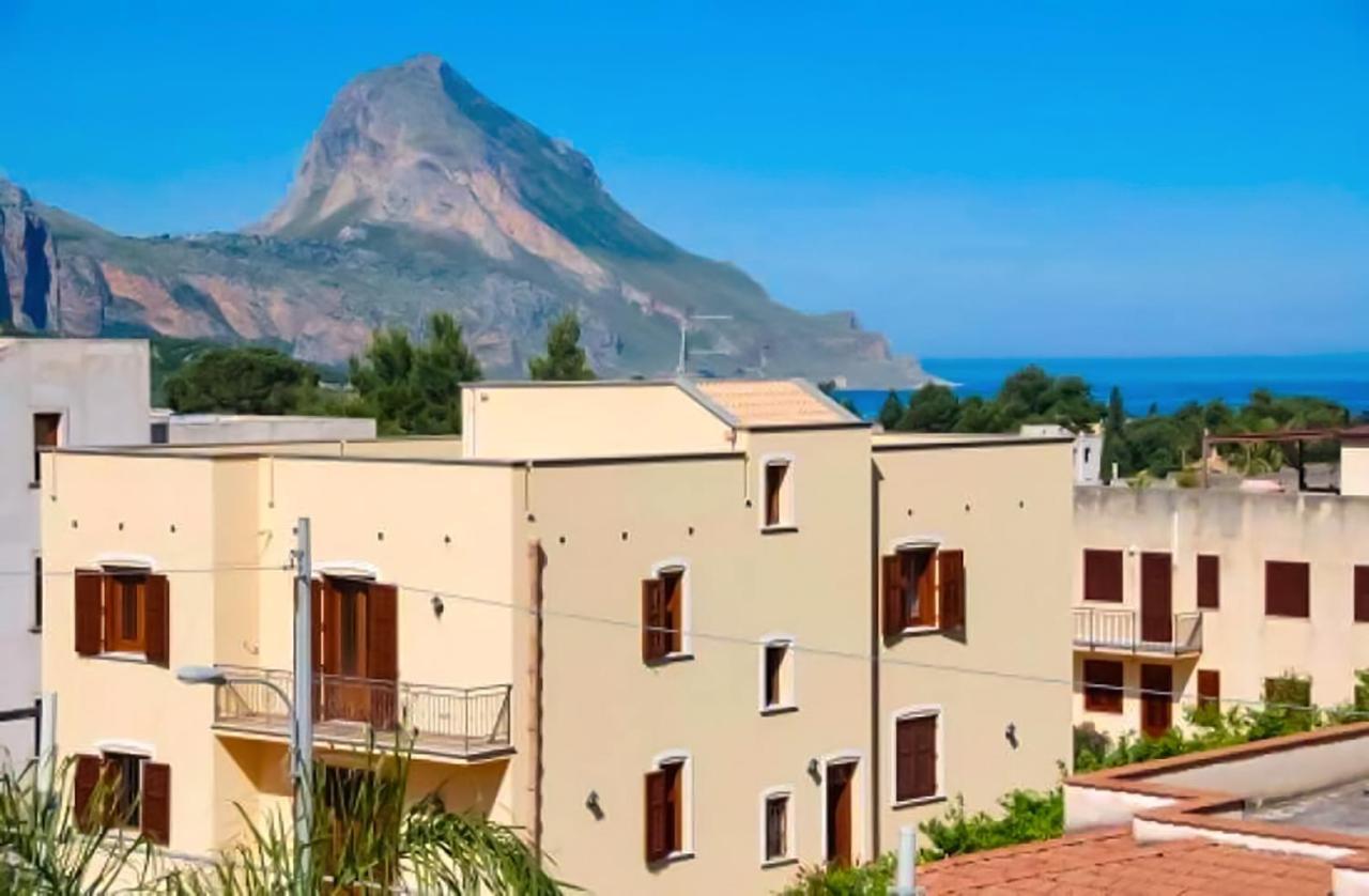 Perla Di Mare Appartamenti Castelluzzo Exterior photo
